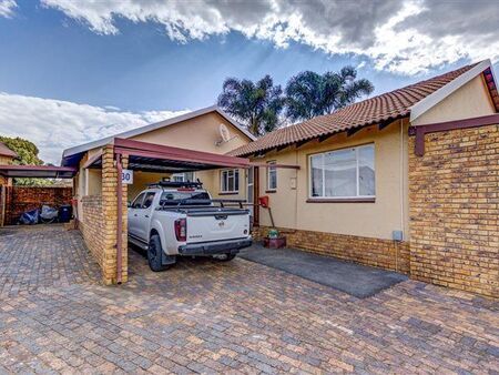 2 Bedroom Townhouse in Pomona
