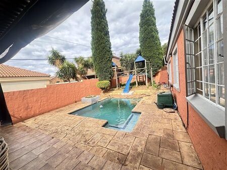 3 Bedroom House in Thatchfield