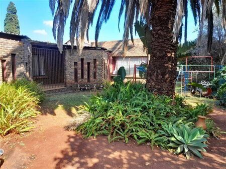 6 Bedroom House in Wierda Park