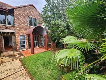 3 Bedroom Townhouse in Die Hoewes