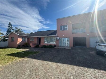 5 Bedroom House in Beacon Bay