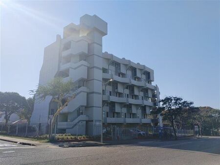 3 Bedroom Apartment in Essenwood