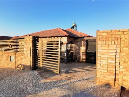 3 Bedroom House in Lotus Gardens