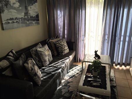 1 Bedroom Simplex in Willow Park Manor