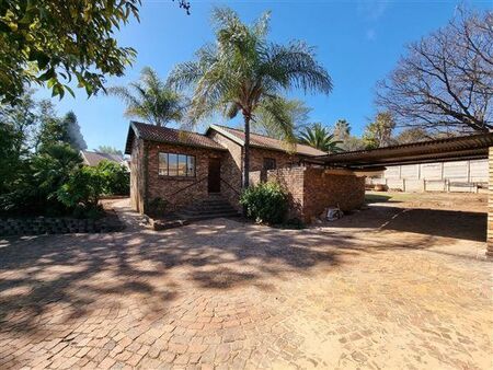 2 Bedroom House in Elarduspark