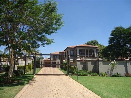 5 Bedroom House in Waterkloof Ridge