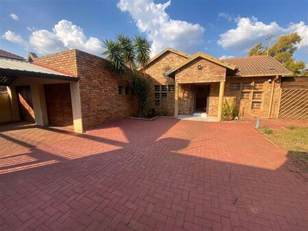 3 Bedroom House in Ninapark
