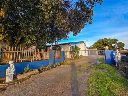 6 Bedroom House in Vredenburg