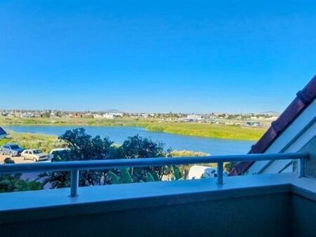 1 Bedroom Apartment in Bloubergstrand