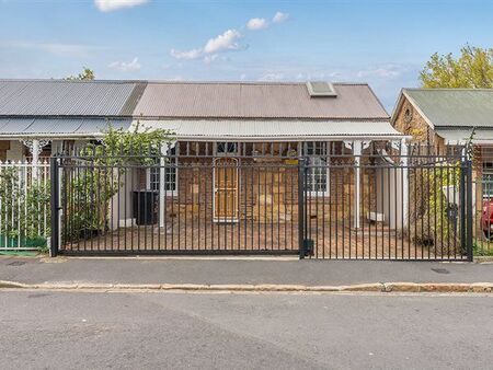 2 Bedroom House in Wynberg