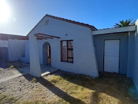 3 Bedroom House in Elsies River