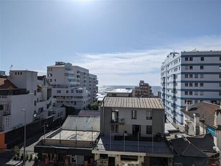 2.5 Bedroom Apartment in Sea Point