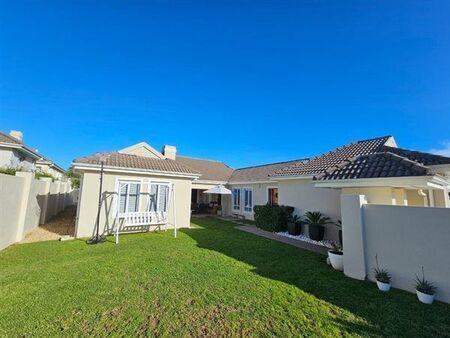 3 Bedroom House in Somerset West Central
