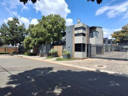 3 Bedroom Townhouse in Menlo Park