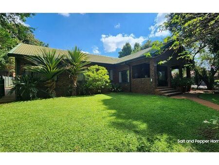 4 Bedroom House in Magalieskruin