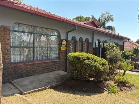 3 Bedroom House in Magalieskruin