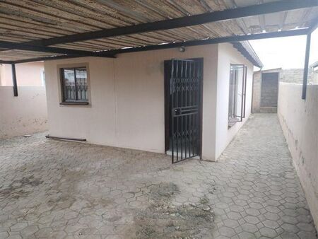 2 Bedroom House in Mahube Valley