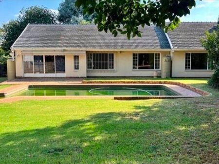 4 Bedroom House in Kensington B