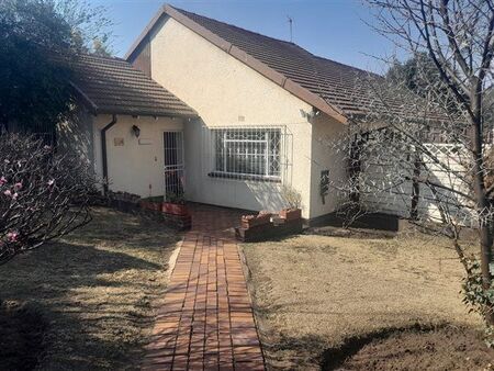 3 Bedroom House in Mondeor