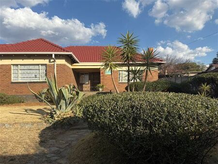 3 Bedroom House in Robertsham