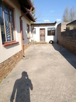 1 Bedroom House in Naturena