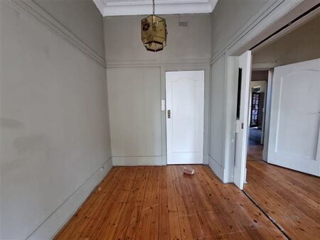 3 Bedroom House in Kensington