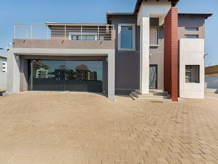 4 Bedroom House in Thatchfield