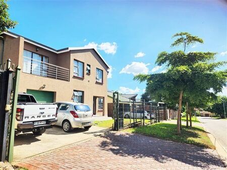 4 Bedroom House in Rooihuiskraal