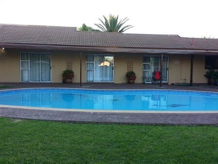 Bachelor apartment in Vaalpark