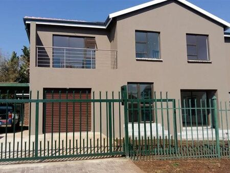 4 Bedroom House in Rooihuiskraal