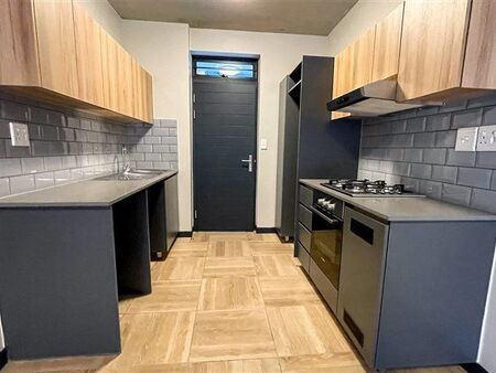2 Bedroom House in Somerset West Central