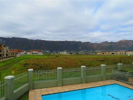 2 Bedroom Apartment in Gordons Bay Central