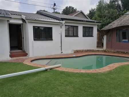 1 Bedroom House in Weltevreden Park