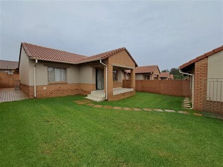 3 Bedroom Townhouse in Mooikloof Ridge