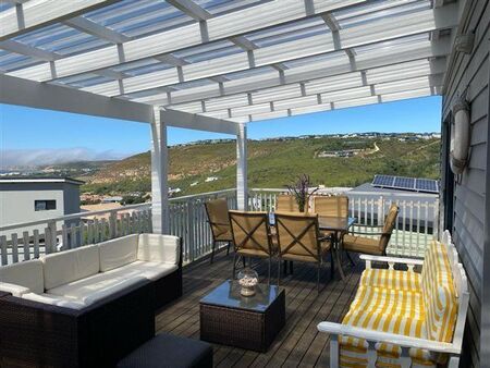 3 Bedroom House in Whale Rock