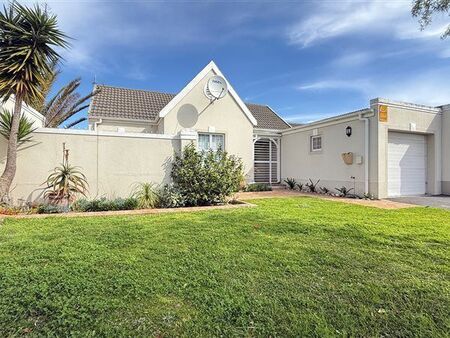 2 Bedroom House in Sunningdale