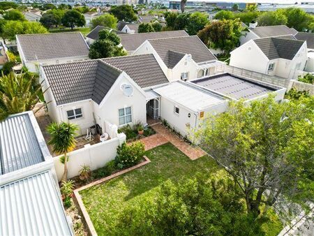 2 Bedroom House in Sunningdale
