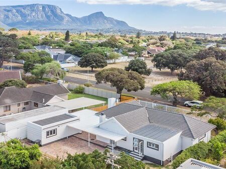 3 Bedroom House in Meadowridge
