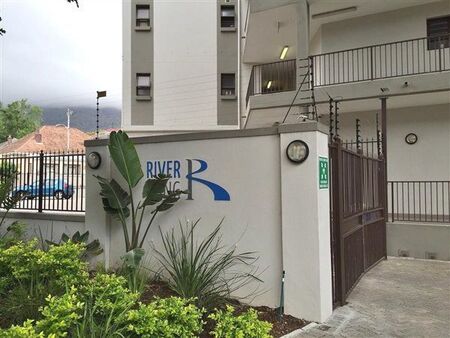 1 Bedroom Apartment in Rondebosch