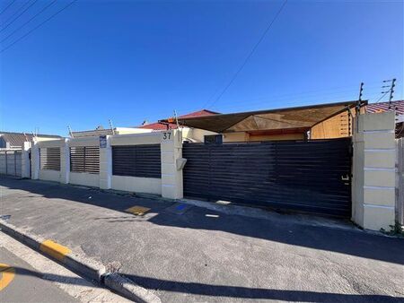 9 Bedroom House in Parow Valley