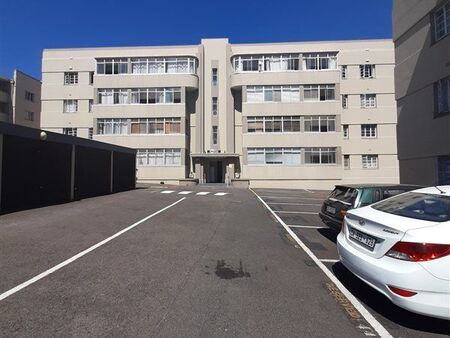 3 Bedroom Apartment in Zonnebloem