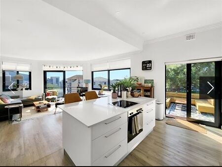 3 Bedroom Apartment in Vredehoek