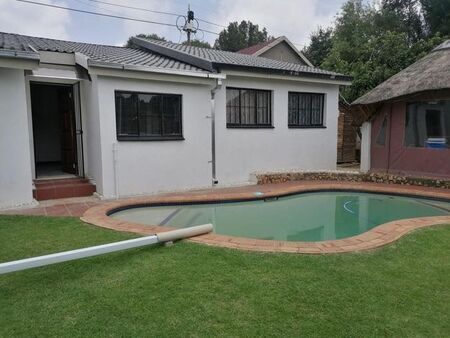 1 Bedroom cottage to rent in Weltevreden Park, Roodepoort