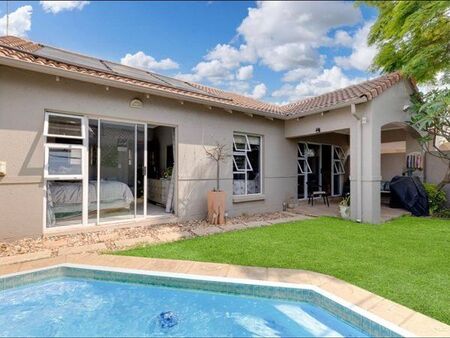 2 Bedroom Simplex in Gallo Manor