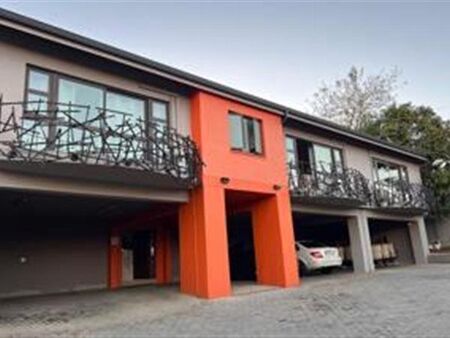 Bachelor apartment in Craighall Park
