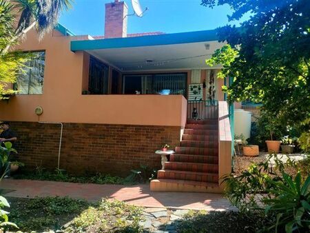 3 Bedroom House in Linden