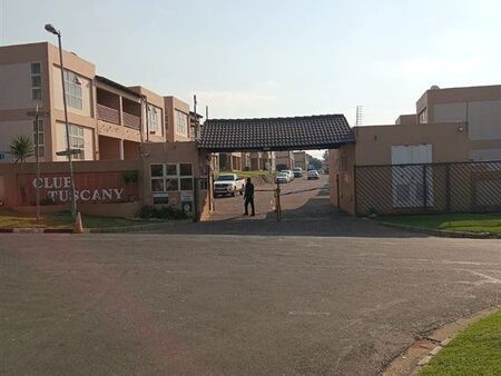 3 Bedroom Townhouse in Mondeor