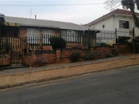 3 Bedroom House in Kensington