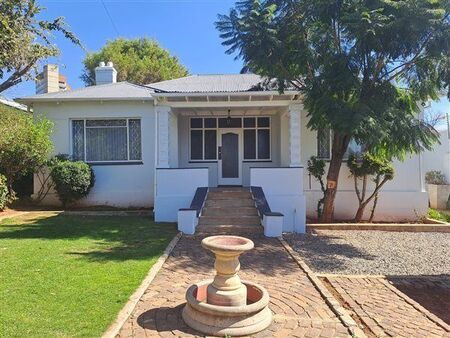 3 Bedroom House in Kensington
