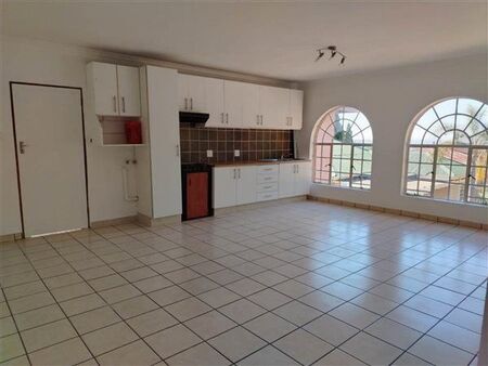 1 Bedroom House in Kensington
